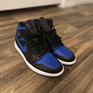 Jordan 1 Hyper Royal